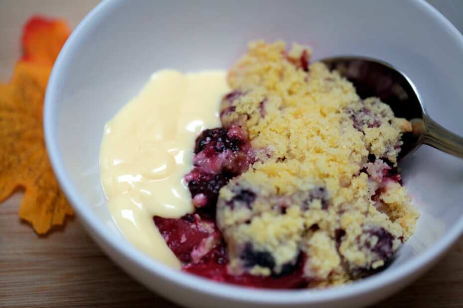 Bester Apfel- und Blaubeercrumble