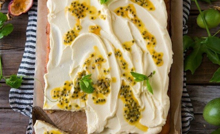 VICKIE DE BEER – DELICIOUS COCONUT TRAY CAKE